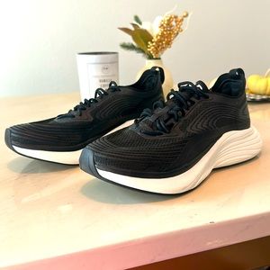 APL- Streamline Sneakers, Size 8